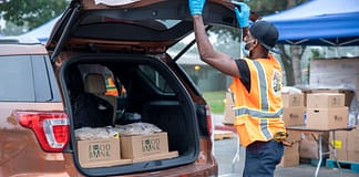 ¿Dónde encontrar comida gratis en Los Angeles durante crisis COVID-19?